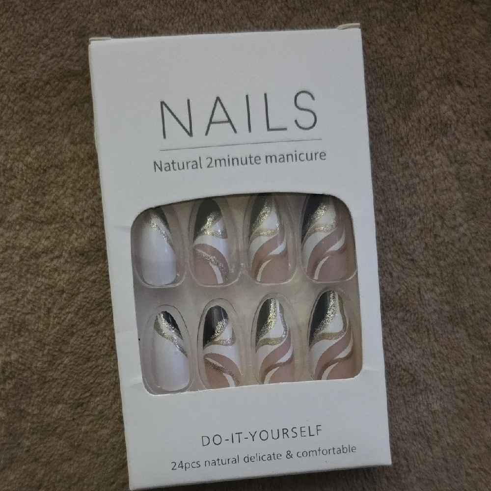 🔥5 For $40 NWT Press On Nail Set